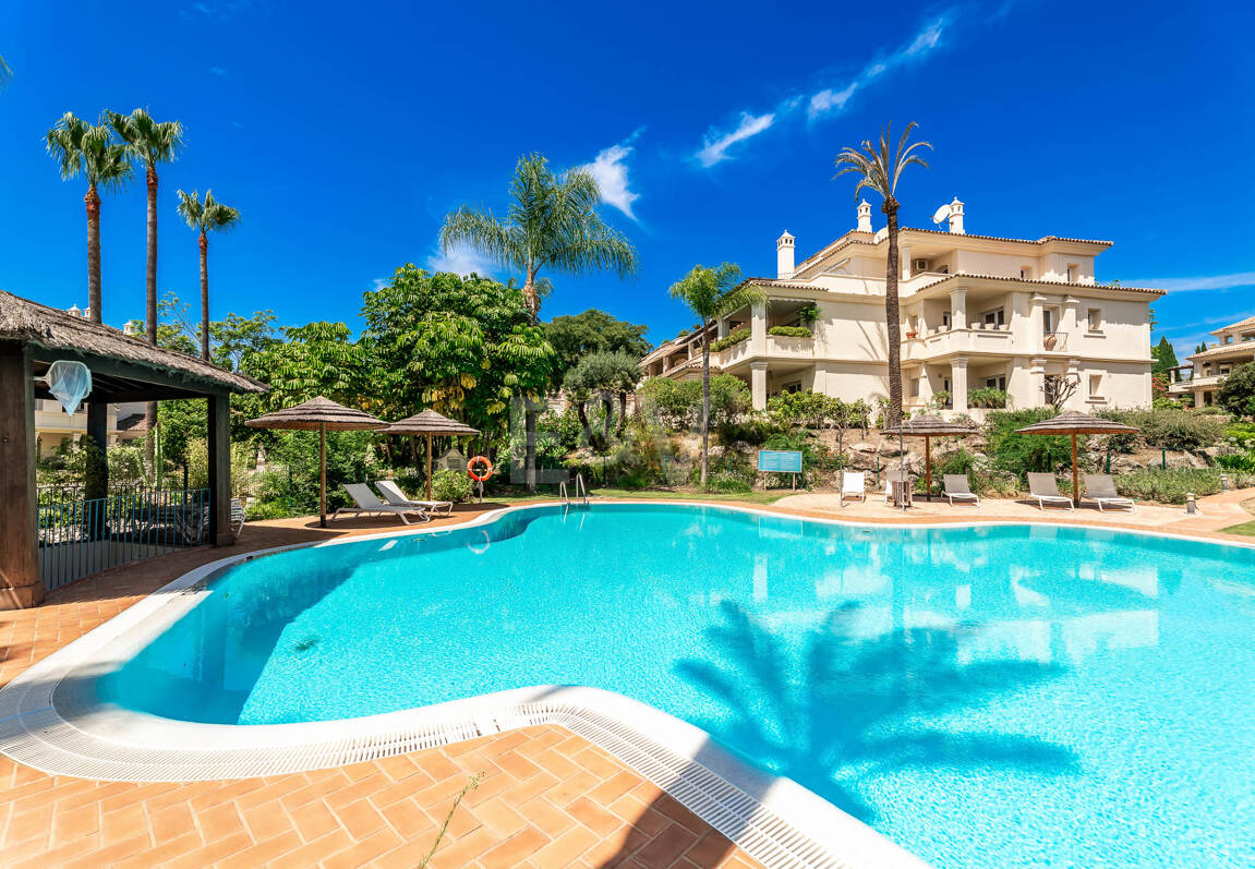 Duplex Penthouse med spektakulär Utsikt över Prestigeious Golf Area med stor potential