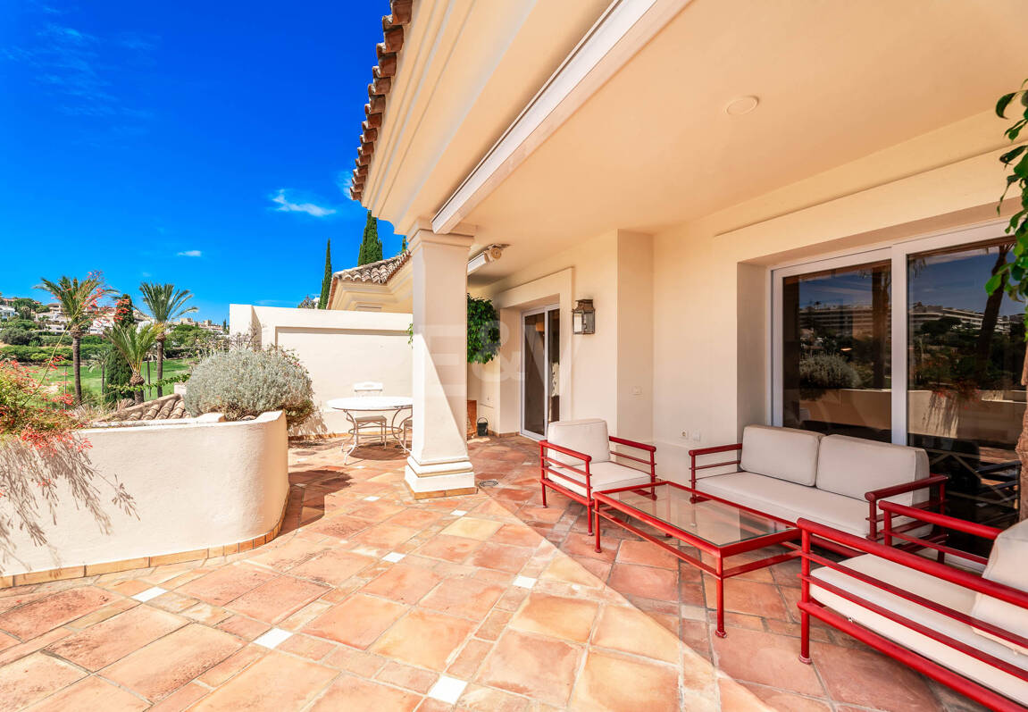 Duplex Penthouse med spektakulär Utsikt över Prestigeious Golf Area med stor potential