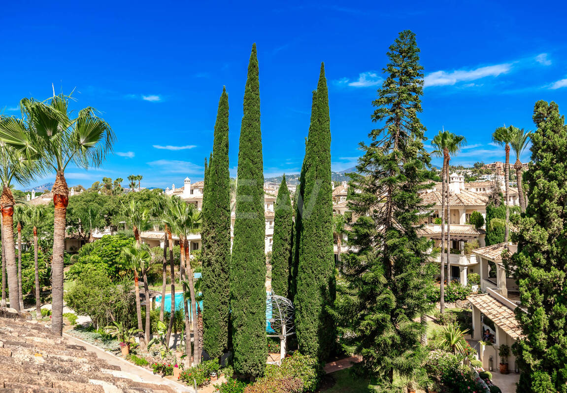 Duplex Penthouse med spektakulär Utsikt över Prestigeious Golf Area med stor potential