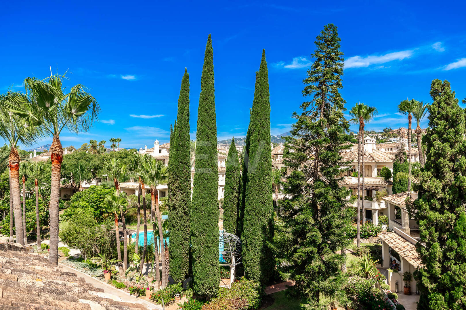 Penthouse dúplex en una prestigiosa comunidad de golf en primera línea con vistas espectaculares