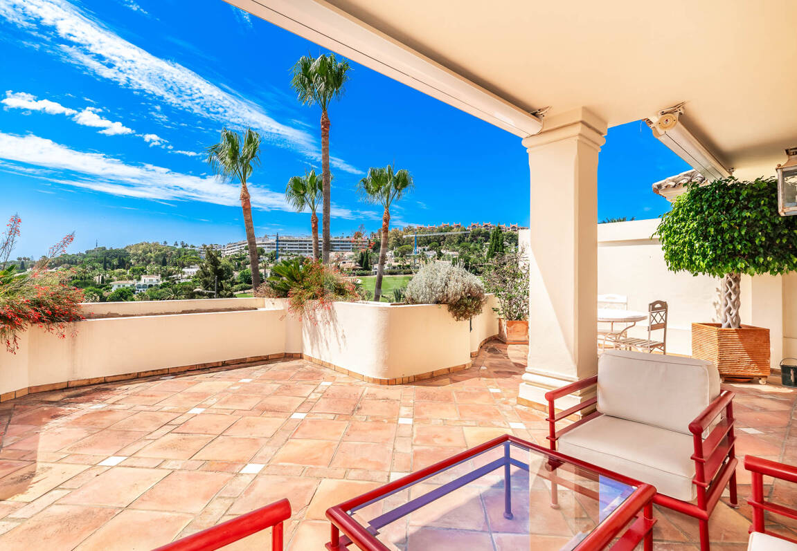 Duplex Penthouse med spektakulär Utsikt över Prestigeious Golf Area med stor potential