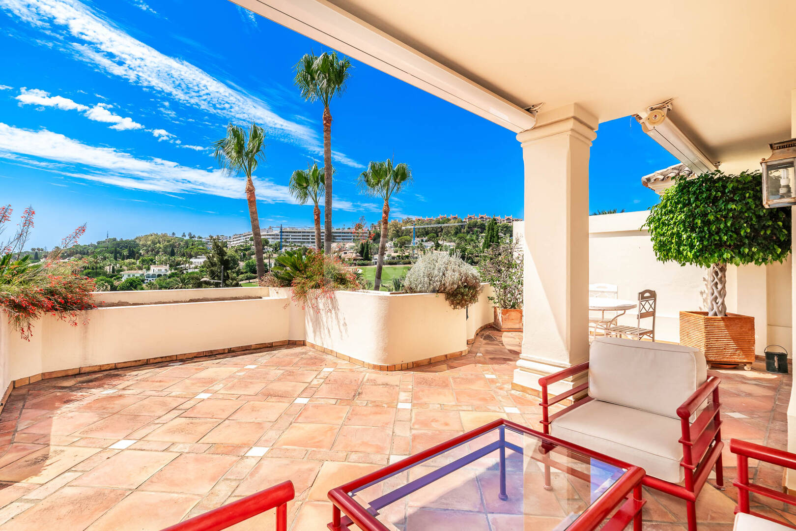 Penthouse dúplex en una prestigiosa comunidad de golf en primera línea con vistas espectaculares