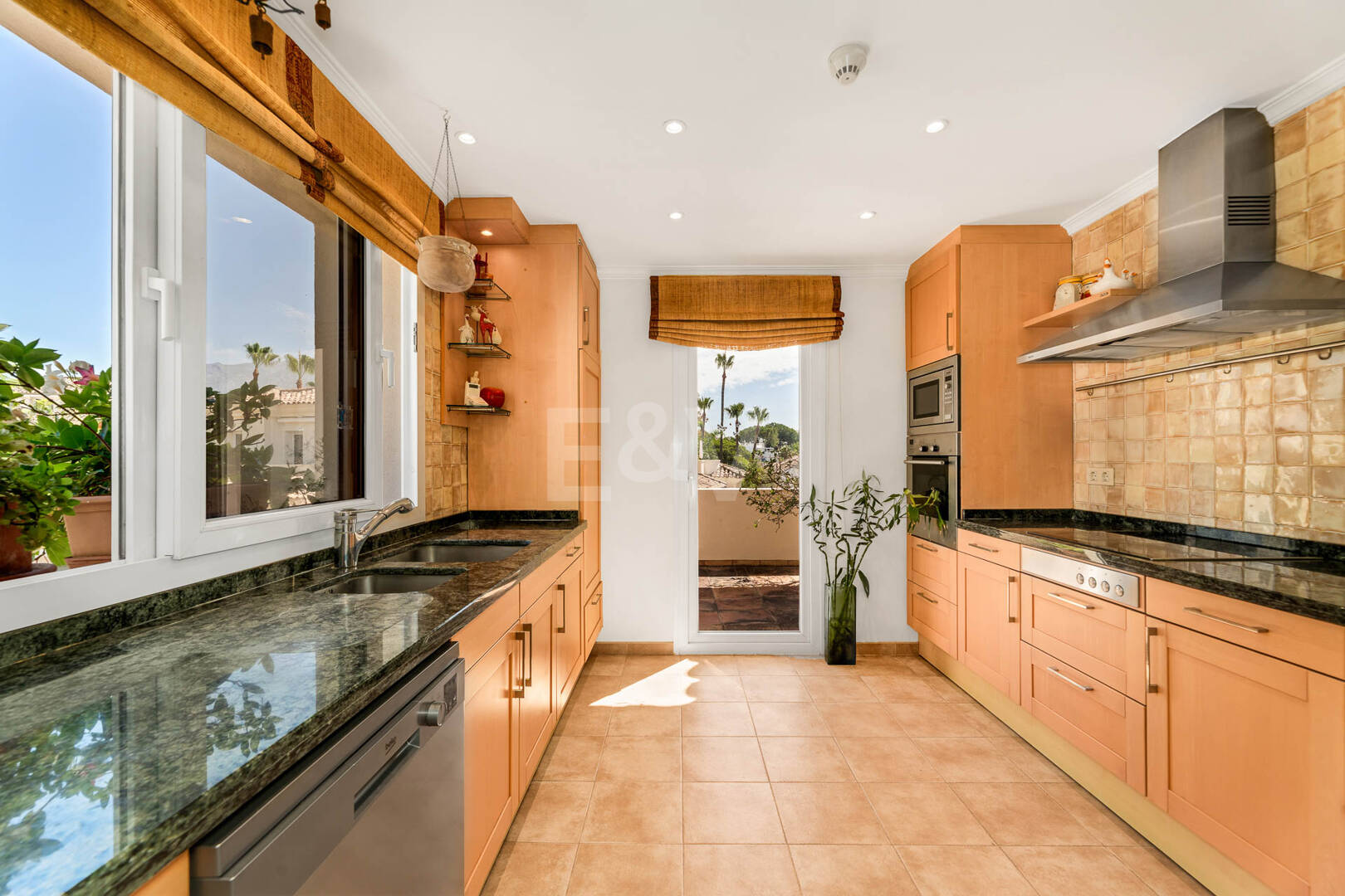 Penthouse dúplex en una prestigiosa comunidad de golf en primera línea con vistas espectaculares