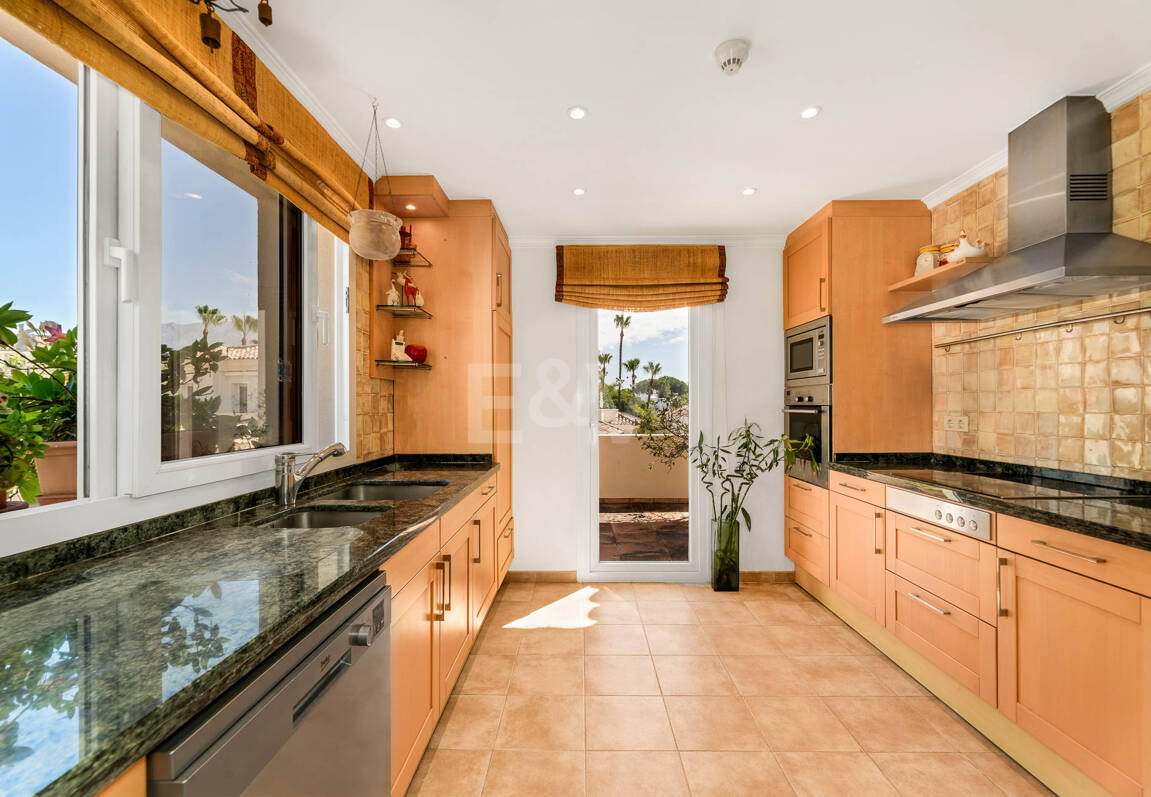 Duplex Penthouse med spektakulär Utsikt över Prestigeious Golf Area med stor potential