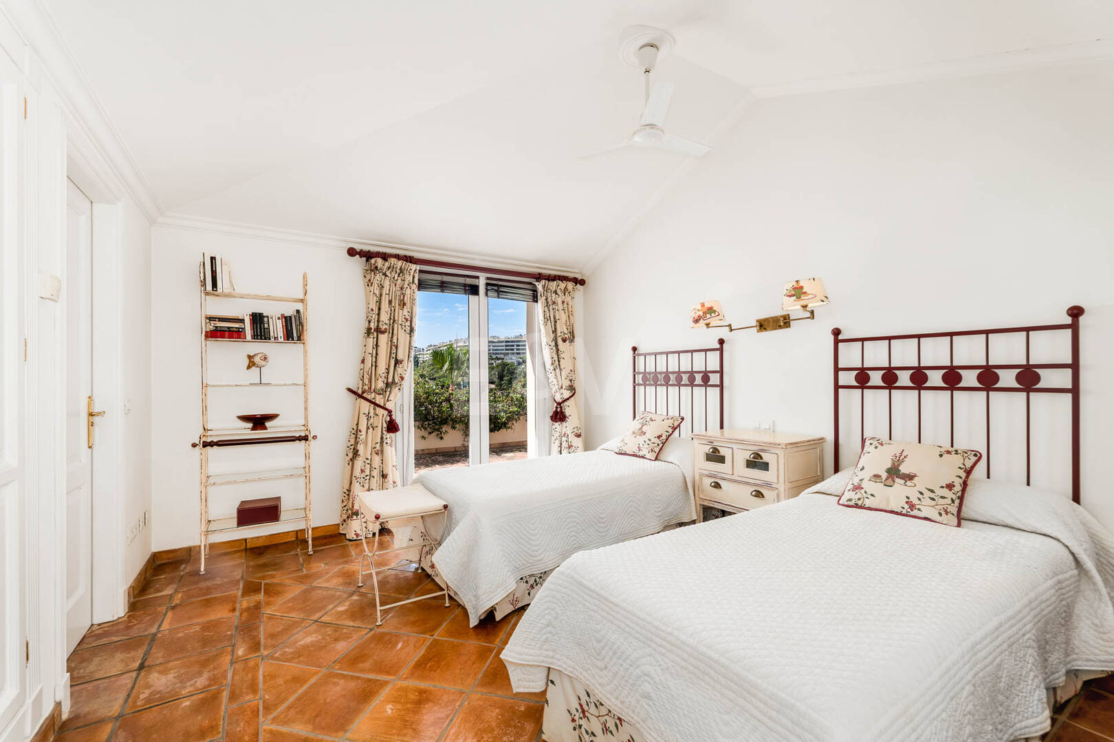 Penthouse dúplex en una prestigiosa comunidad de golf en primera línea con vistas espectaculares