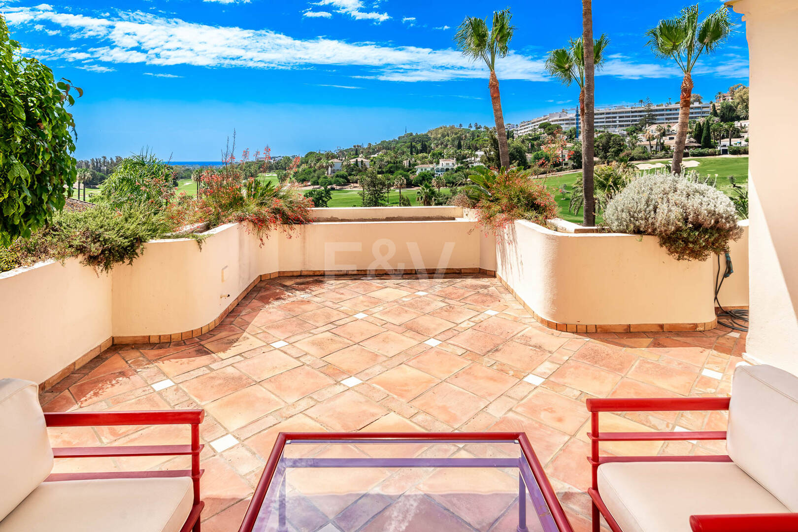Penthouse dúplex en una prestigiosa comunidad de golf en primera línea con vistas espectaculares