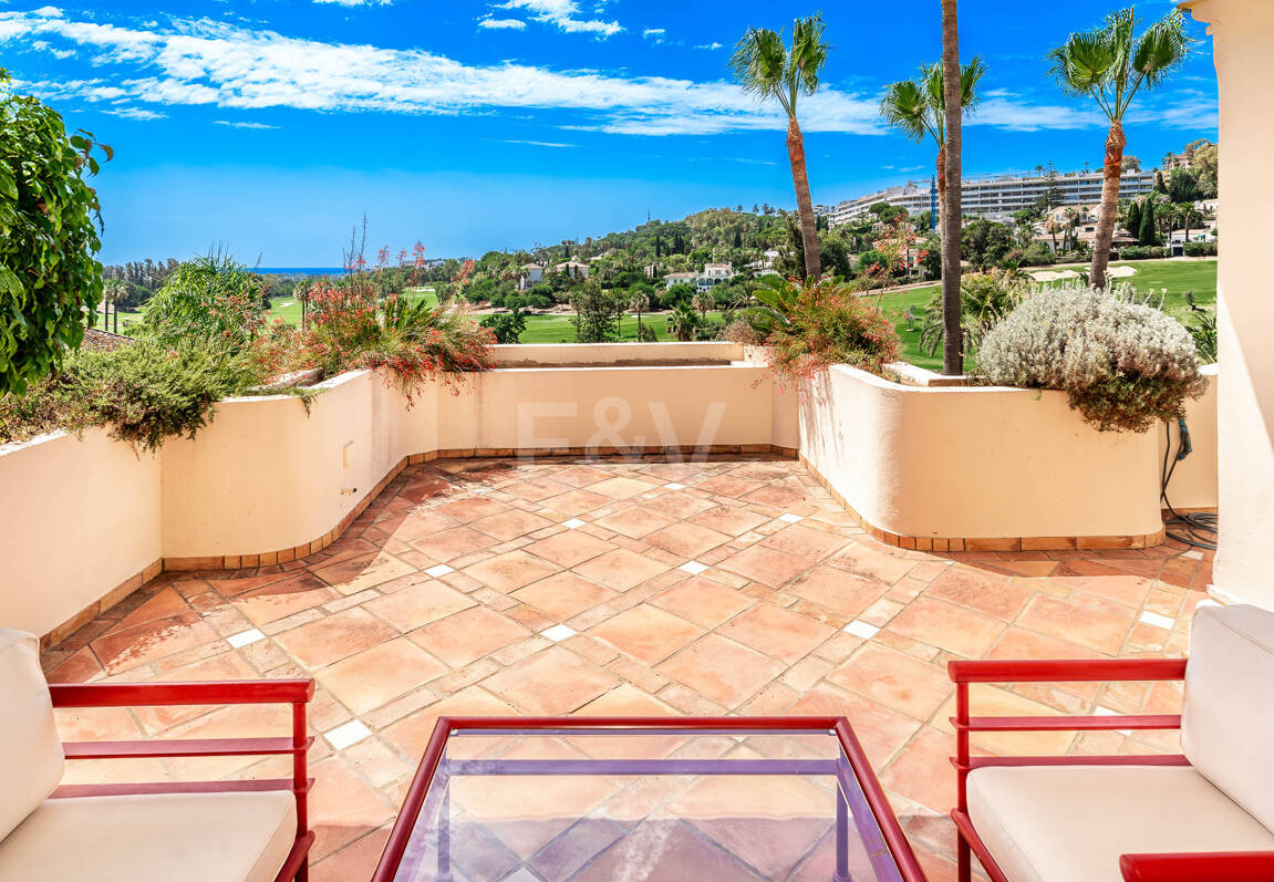 Duplex Penthouse med spektakulär Utsikt över Prestigeious Golf Area med stor potential