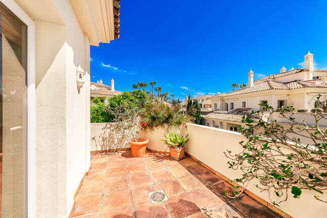 Duplex Penthouse med spektakulär Utsikt över Prestigeious Golf Area med stor potential