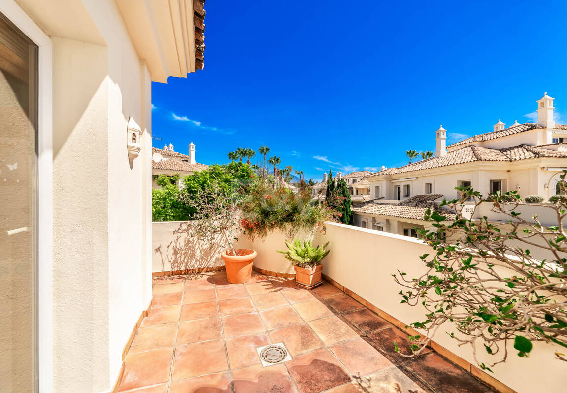 Duplex Penthouse med spektakulär Utsikt över Prestigeious Golf Area med stor potential