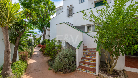 4 sovrum duplex lägenhet tillgänglig för säsongsuthyrning i Lunamar Marbella, bara några meter från Medelhavet