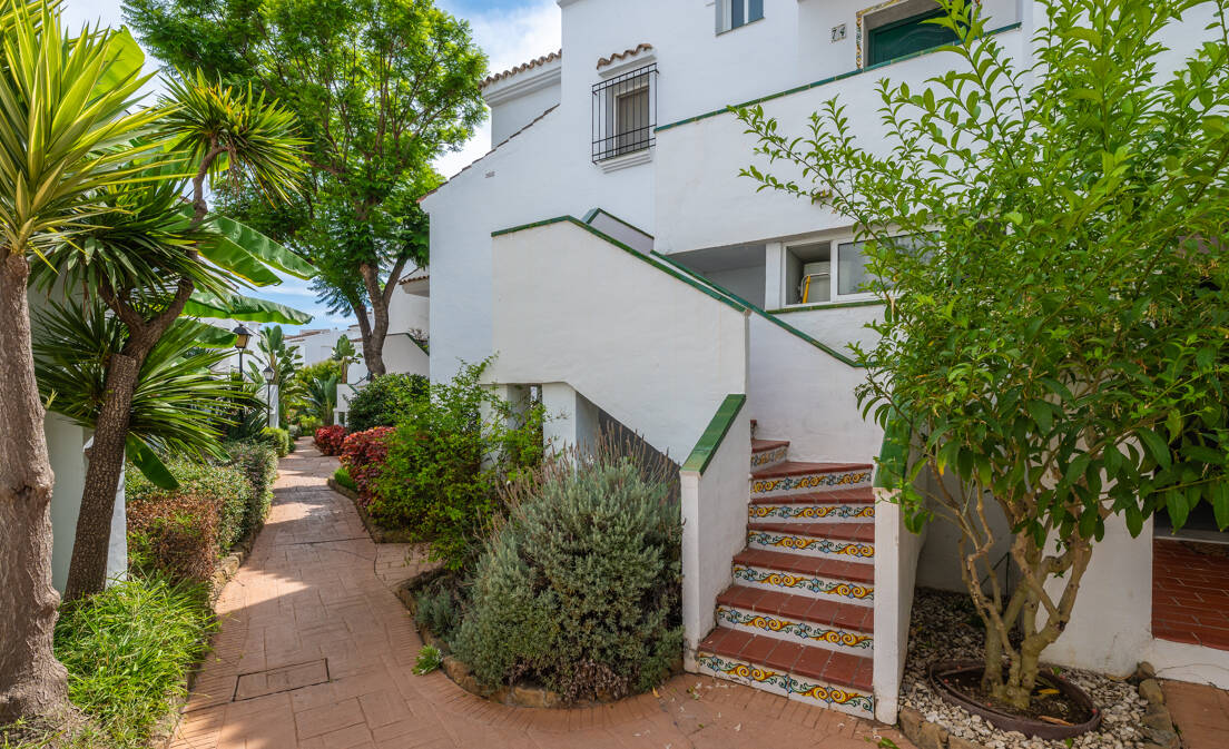 4 sovrum duplex lägenhet tillgänglig för säsongsuthyrning i Lunamar Marbella, bara några meter från Medelhavet