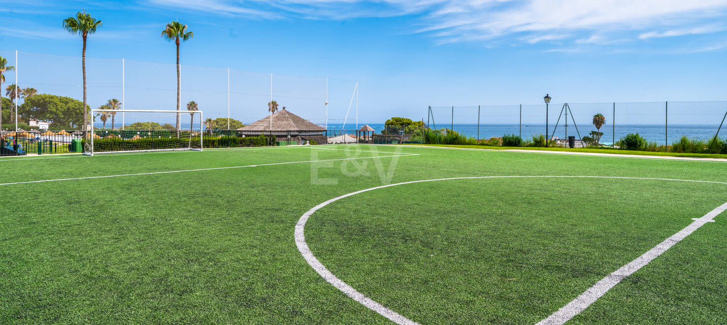 Maisonette-Wohnung mit 4 Schlafzimmern zur Saisonmiete in Lunamar Marbella, nur wenige Meter vom Mittelmeer entfernt