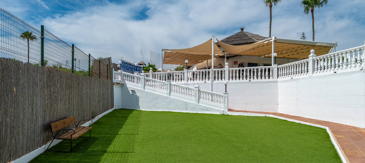 Maisonette-Wohnung mit 4 Schlafzimmern zur Saisonmiete in Lunamar Marbella, nur wenige Meter vom Mittelmeer entfernt