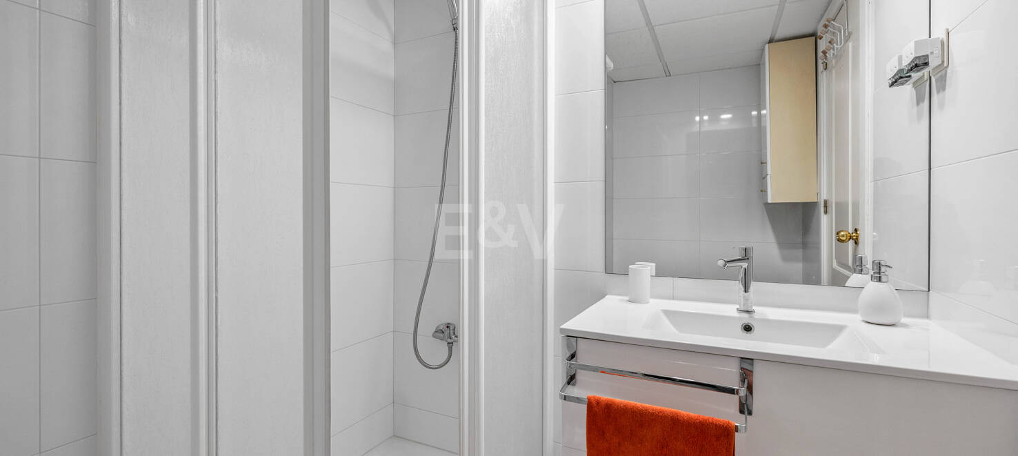 Maisonette-Wohnung mit 4 Schlafzimmern zur Saisonmiete in Lunamar Marbella, nur wenige Meter vom Mittelmeer entfernt