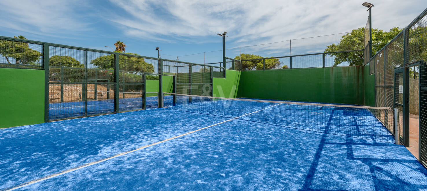 Maisonette-Wohnung mit 4 Schlafzimmern zur Saisonmiete in Lunamar Marbella, nur wenige Meter vom Mittelmeer entfernt