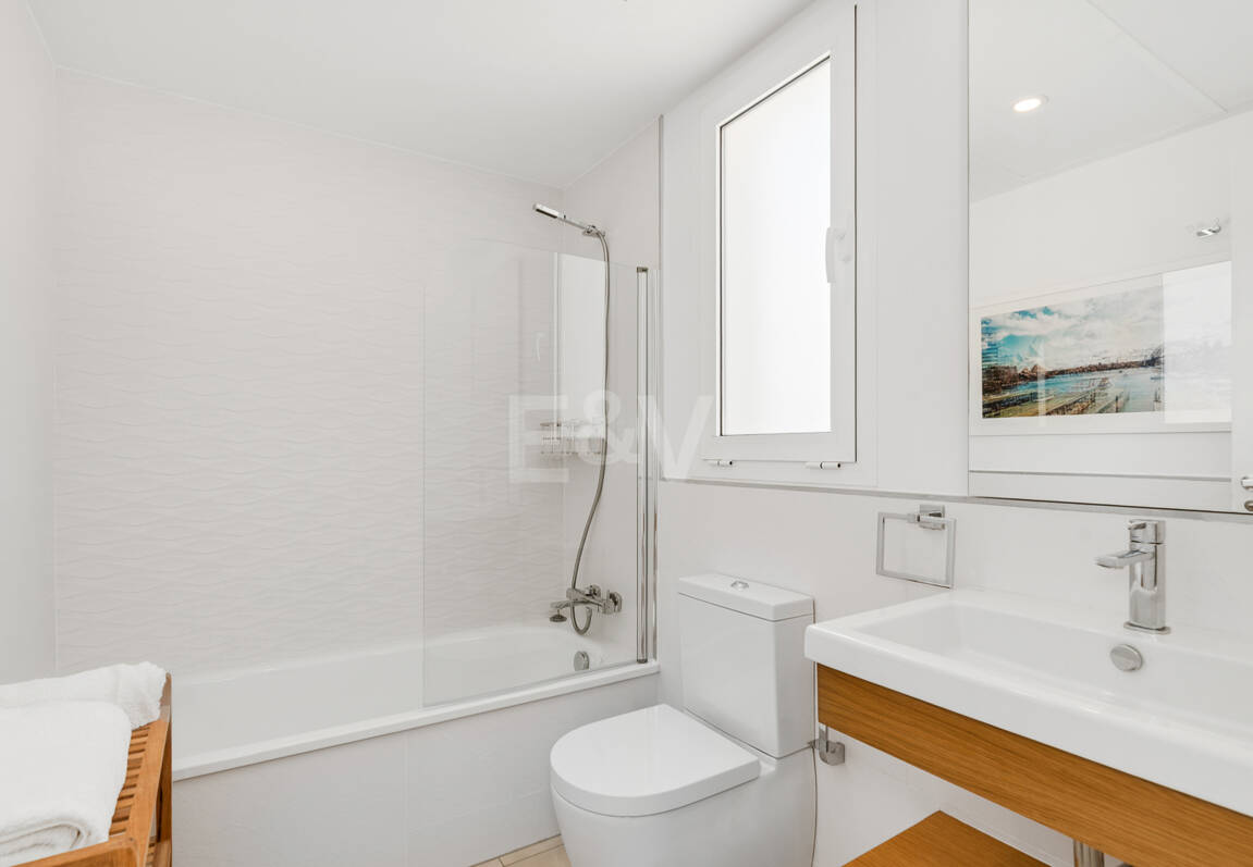 Elegant Duplex Penthouse with Beautiful Sea Views in Sought-After Gated Community