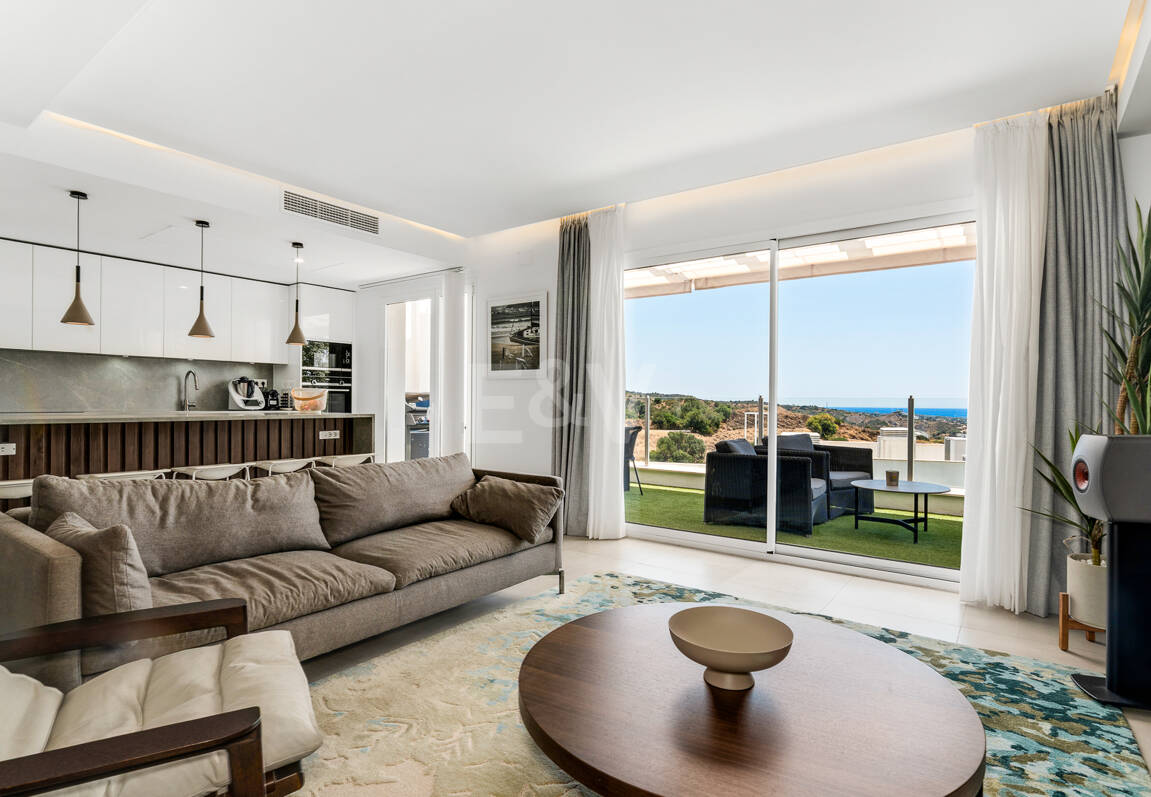 Elegant Duplex Penthouse with Beautiful Sea Views in Sought-After Gated Community