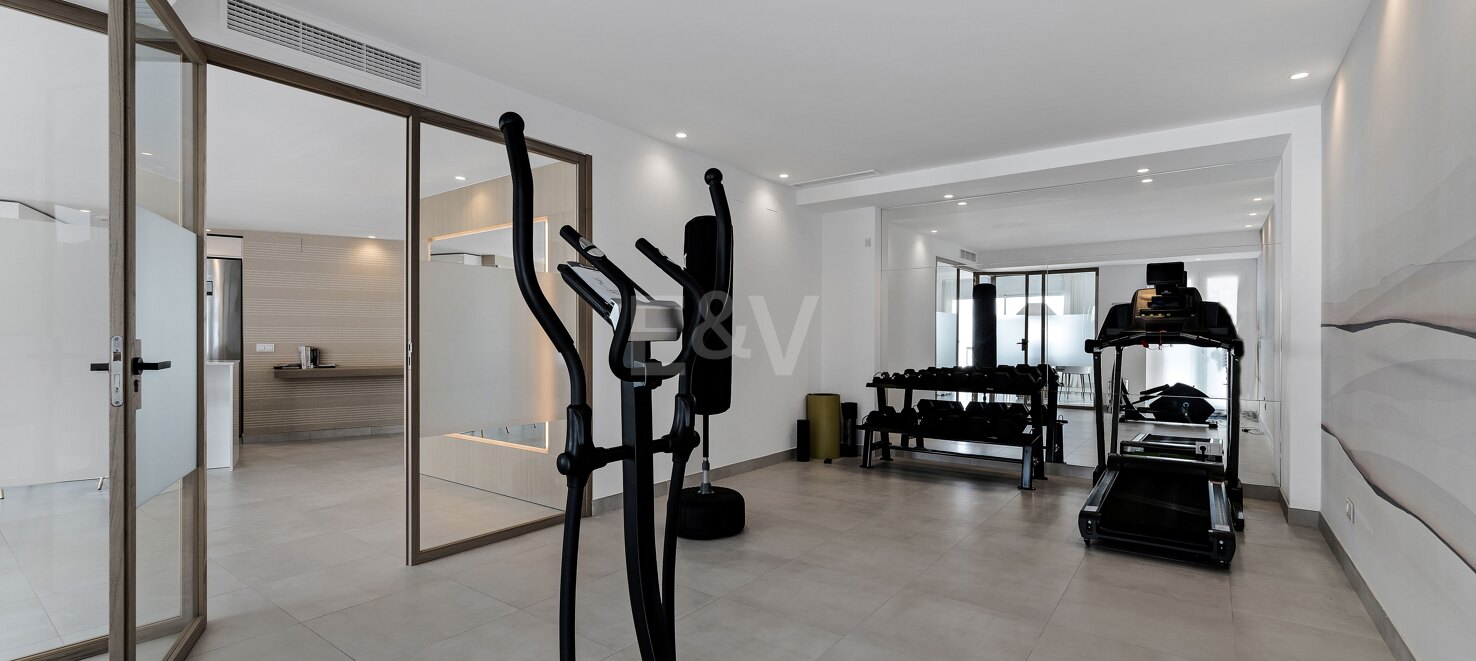 Elegante ático dúplex en Altos de Los Monteros