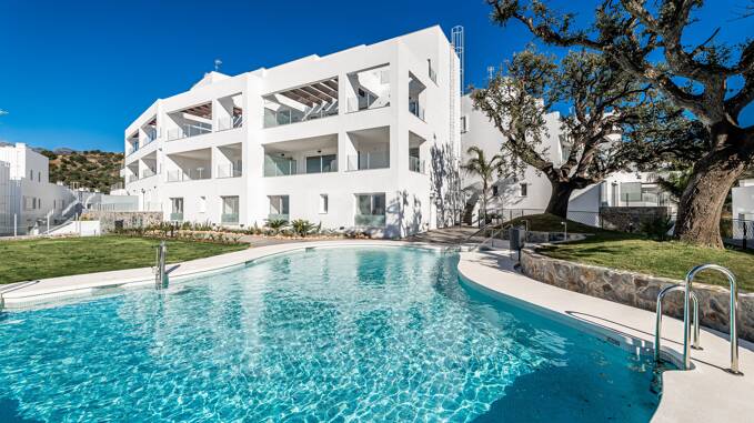 Elegante ático dúplex con hermosas vistas al mar en una prestigiosa comunidad privada