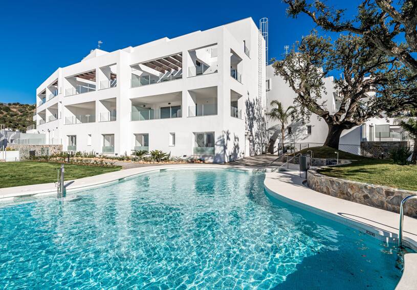 Elegant Duplex Penthouse with Beautiful Sea Views in Sought-After Gated Community