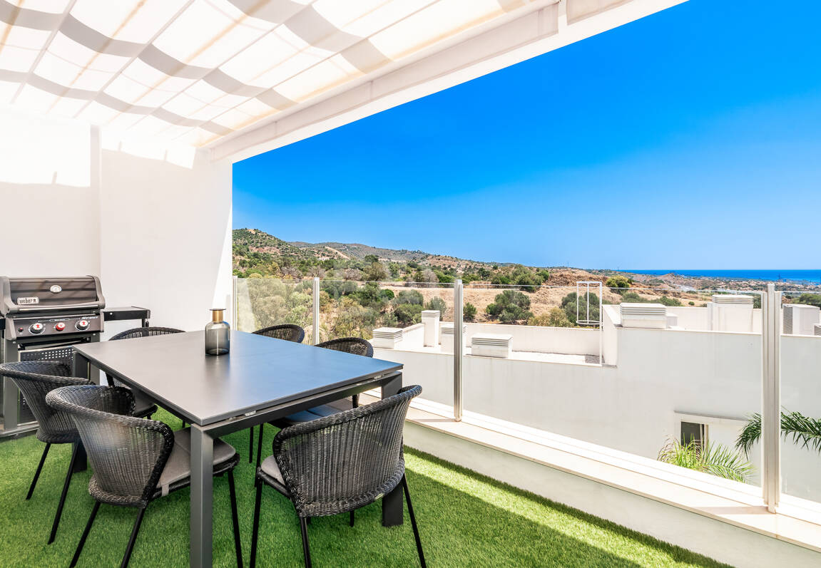 Elegant Duplex Penthouse with Beautiful Sea Views in Sought-After Gated Community