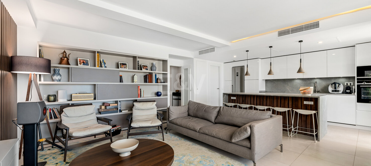Elegant Duplex Penthouse in Altos de Los Monteros