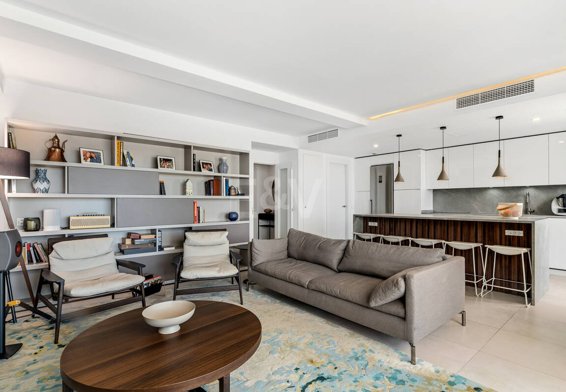 Elegant Duplex Penthouse with Beautiful Sea Views in Sought-After Gated Community