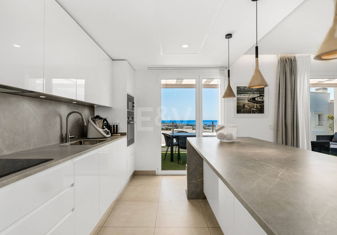 Elegantes Duplex-Penthouse mit wunderschönem Meerblick in begehrter Wohnanlage