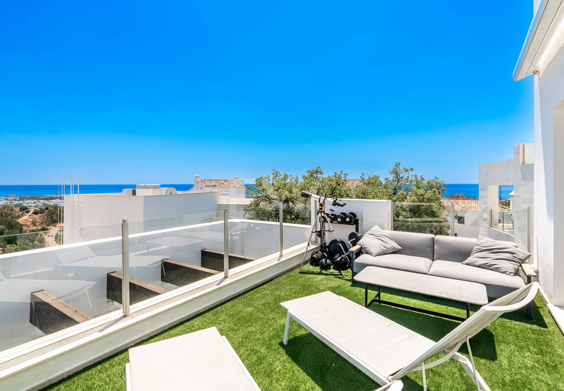 Elegant Duplex Penthouse with Beautiful Sea Views in Sought-After Gated Community