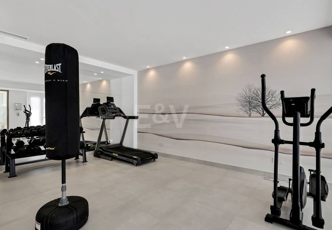 Elegant Duplex Penthouse with Beautiful Sea Views in Sought-After Gated Community