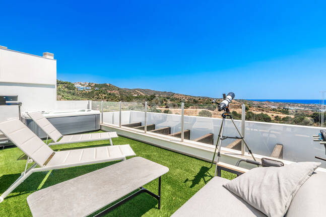 Elegant Duplex Penthouse with Beautiful Sea Views in Sought-After Gated Community