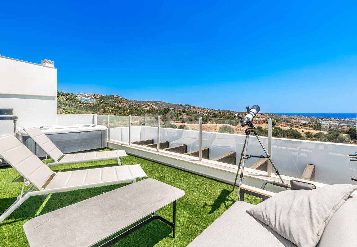 Elegant Duplex Penthouse with Beautiful Sea Views in Sought-After Gated Community