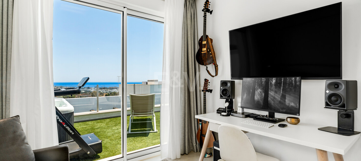 Elegant Duplex Penthouse in Altos de Los Monteros
