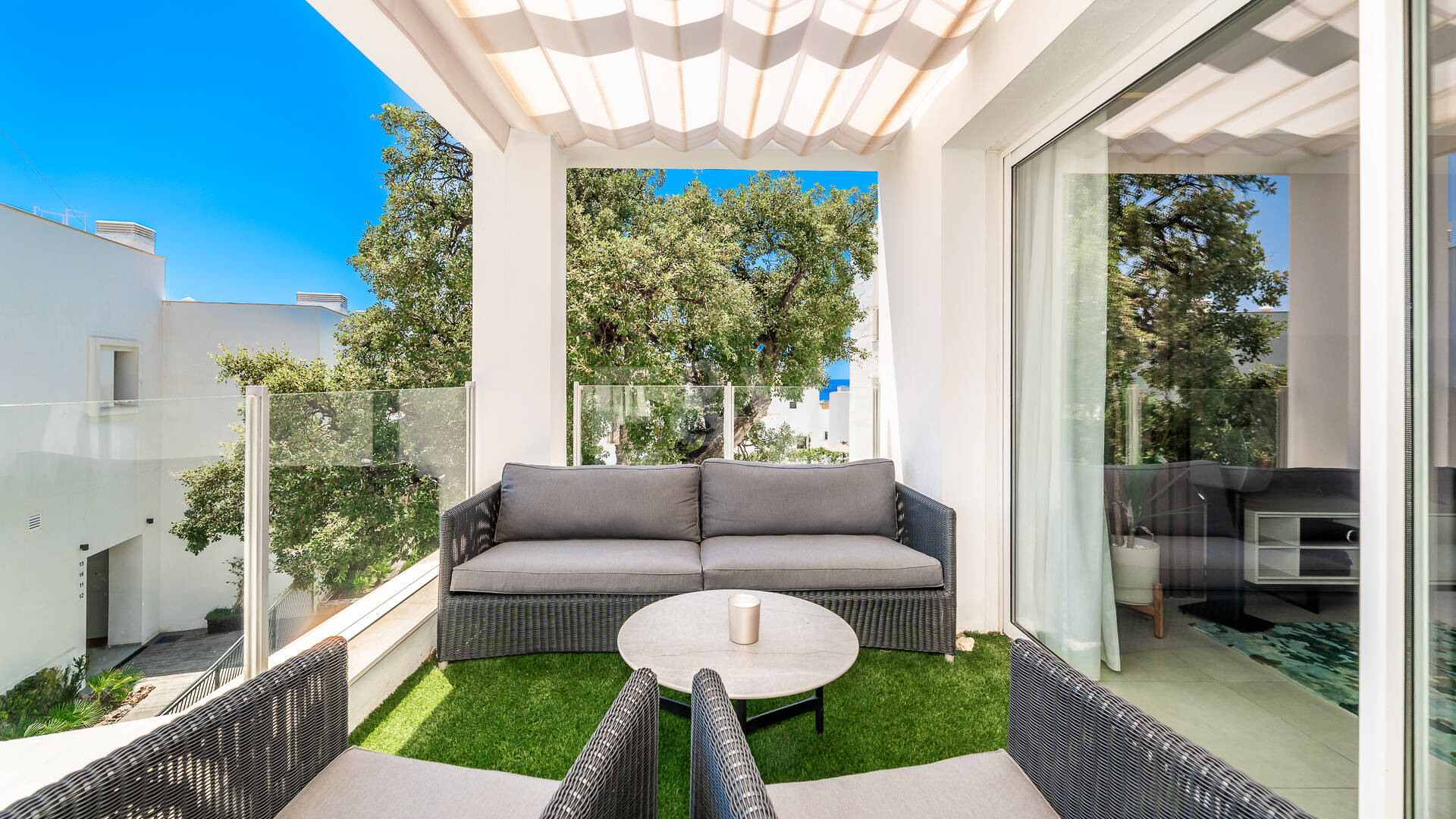 Elegant Duplex Penthouse with Beautiful Sea Views in Sought-After Gated Community