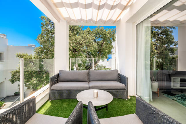 Elegant Duplex Penthouse with Beautiful Sea Views in Sought-After Gated Community