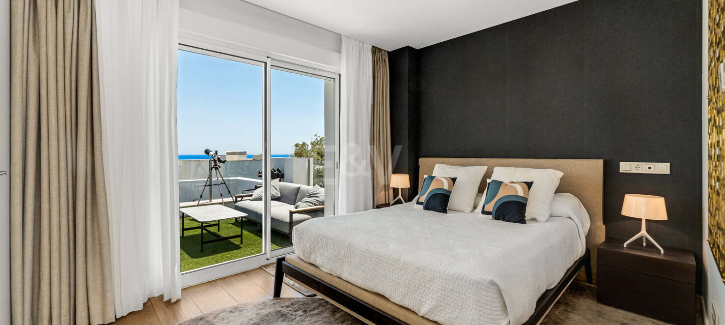 Elegant Duplex Penthouse in Altos de Los Monteros
