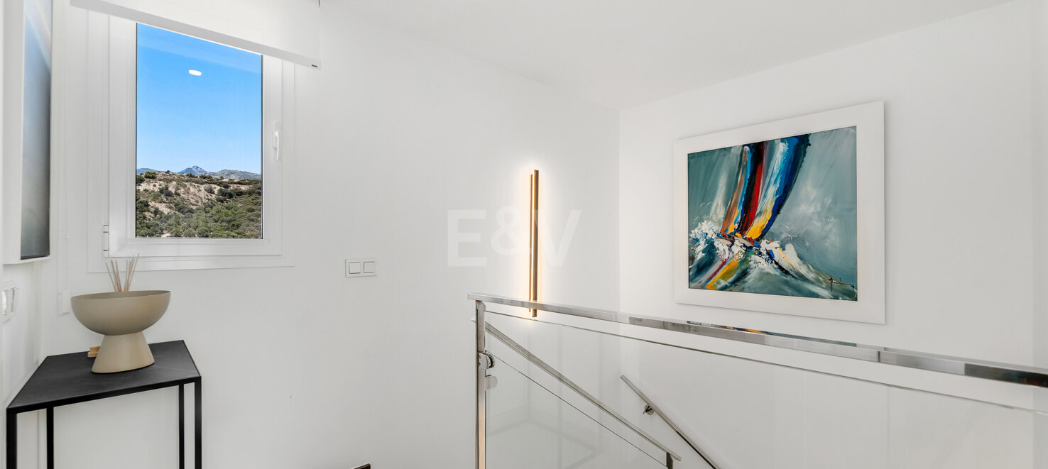 Elegant Duplex Penthouse in Altos de Los Monteros