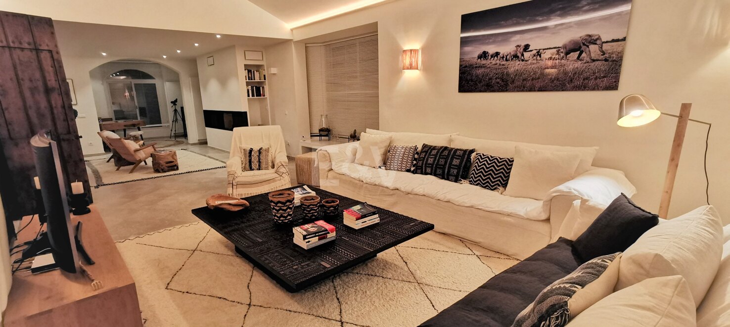 Villa with Panoramic Sea Views