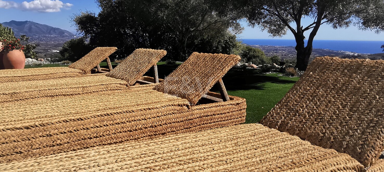Villa with Panoramic Sea Views