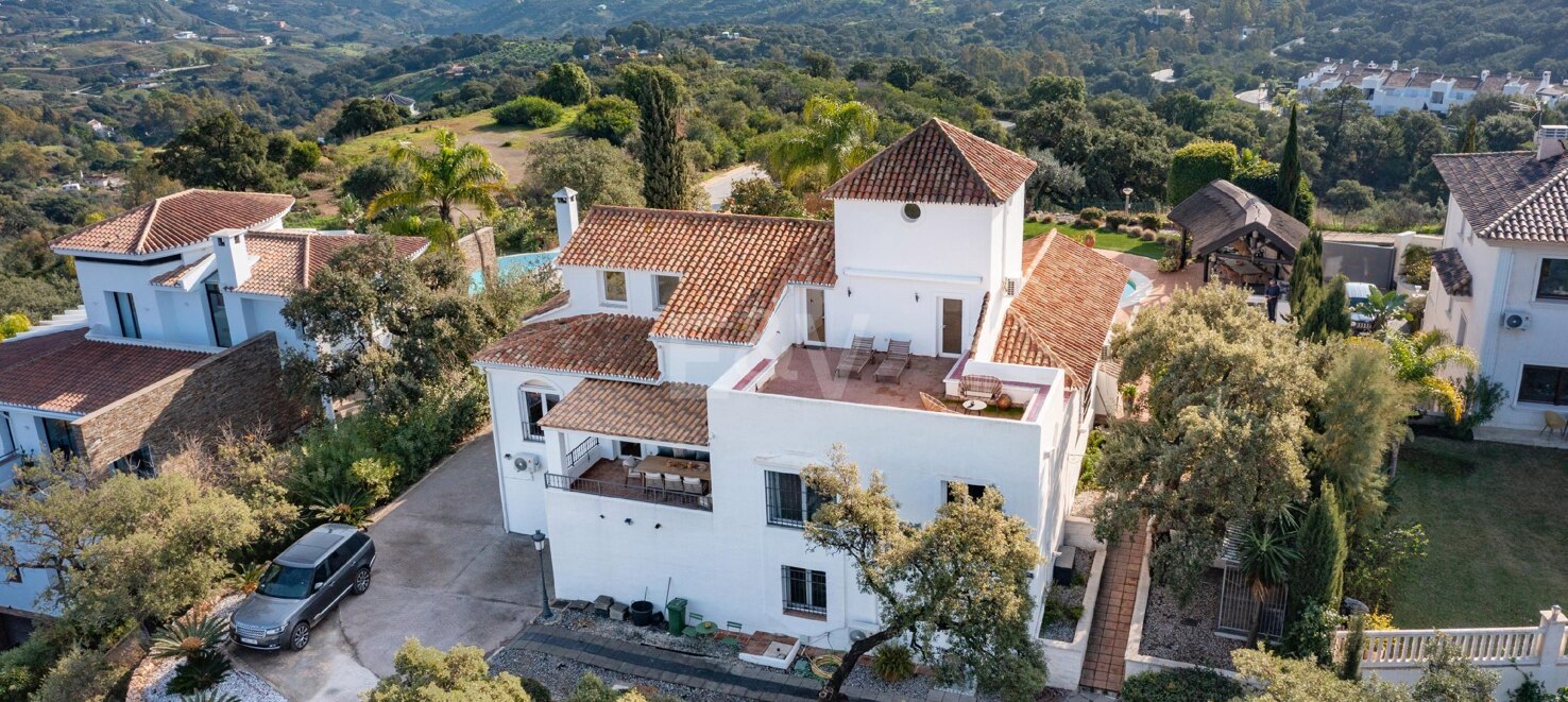 Villa with Panoramic Sea Views