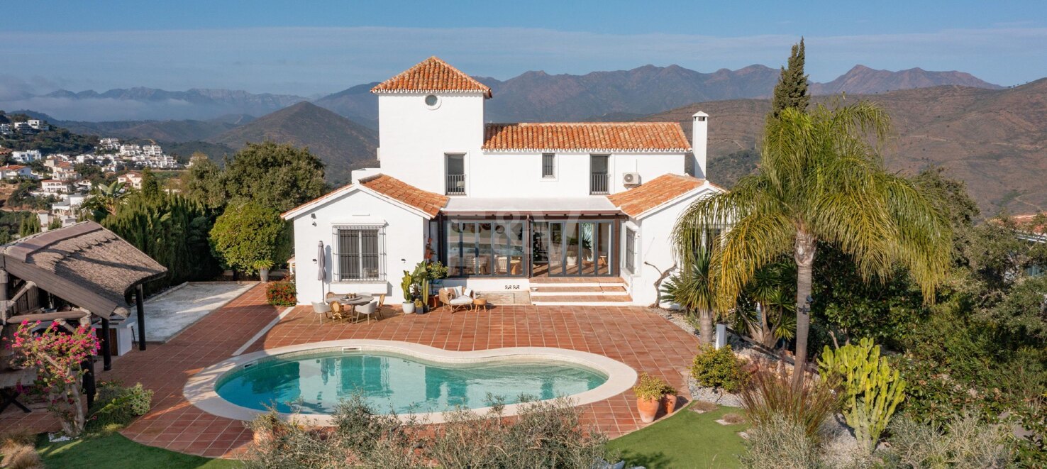 Villa with Panoramic Sea Views