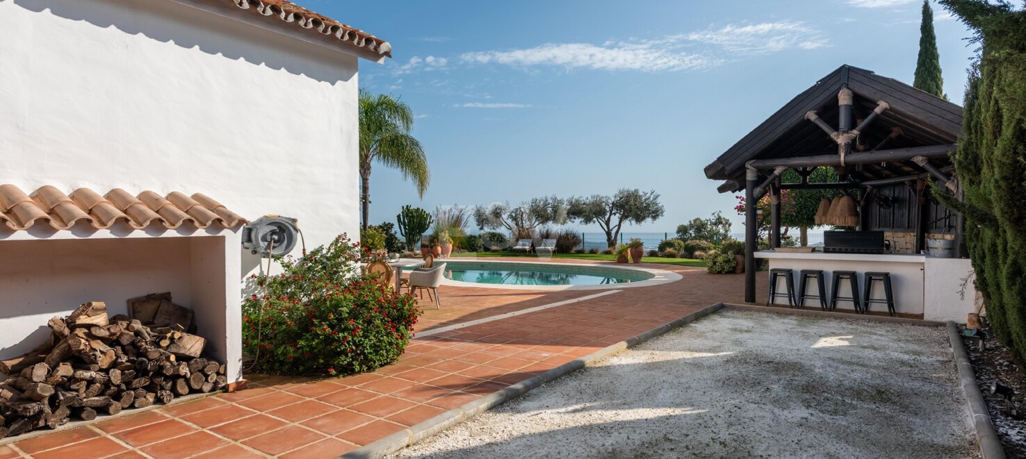 Villa with Panoramic Sea Views
