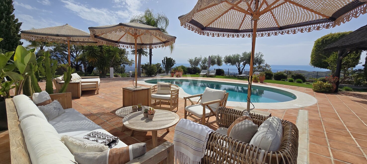Villa with Panoramic Sea Views
