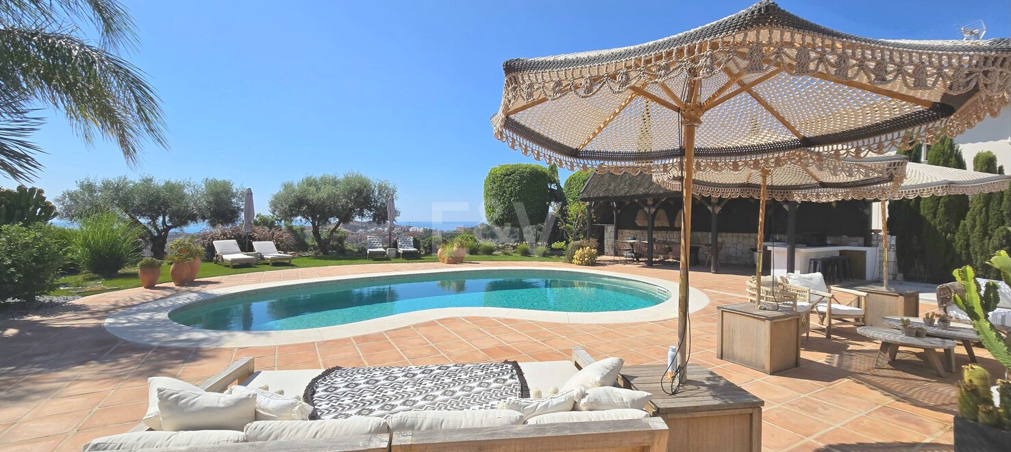Villa with Panoramic Sea Views