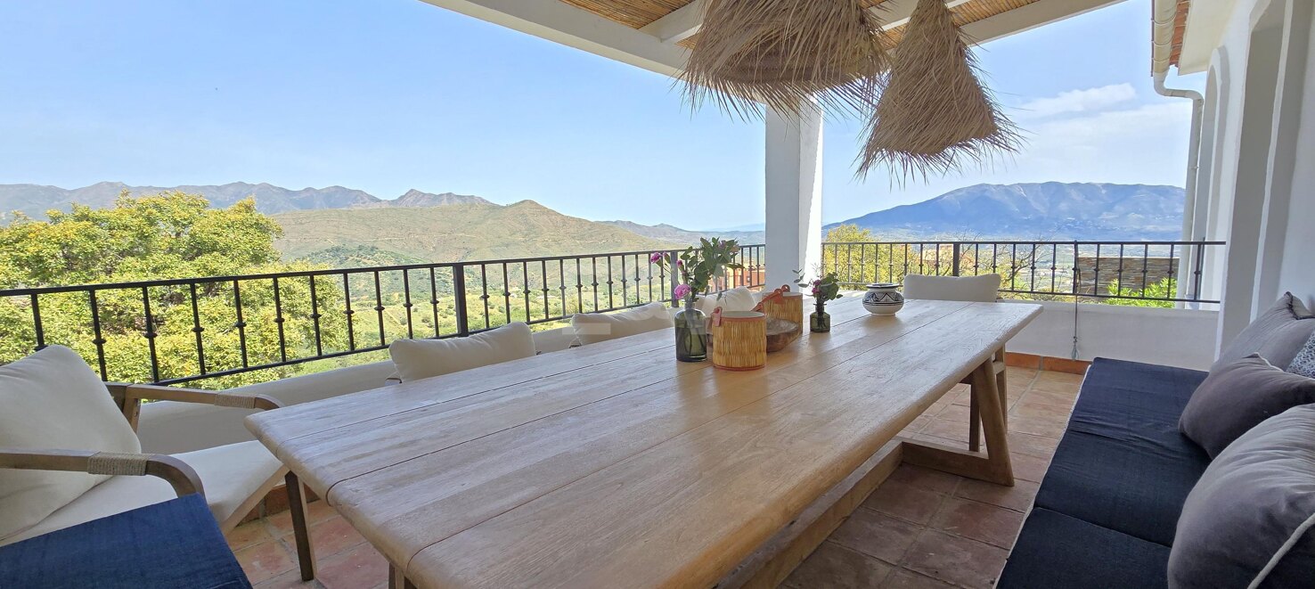 Villa with Panoramic Sea Views