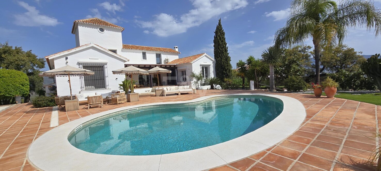 Villa with Panoramic Sea Views