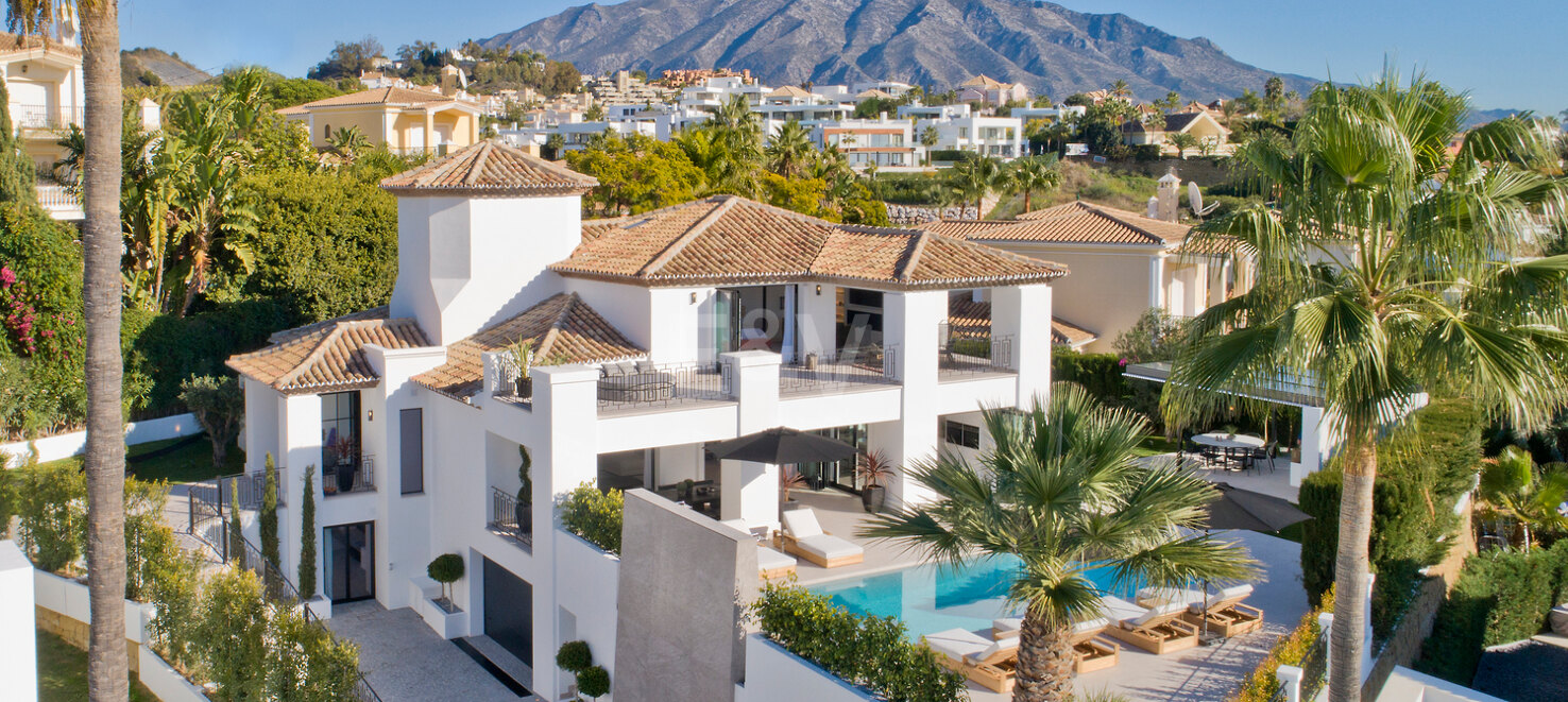 Modern andalusisk villa med havsutsikt i Nueva Andalucia