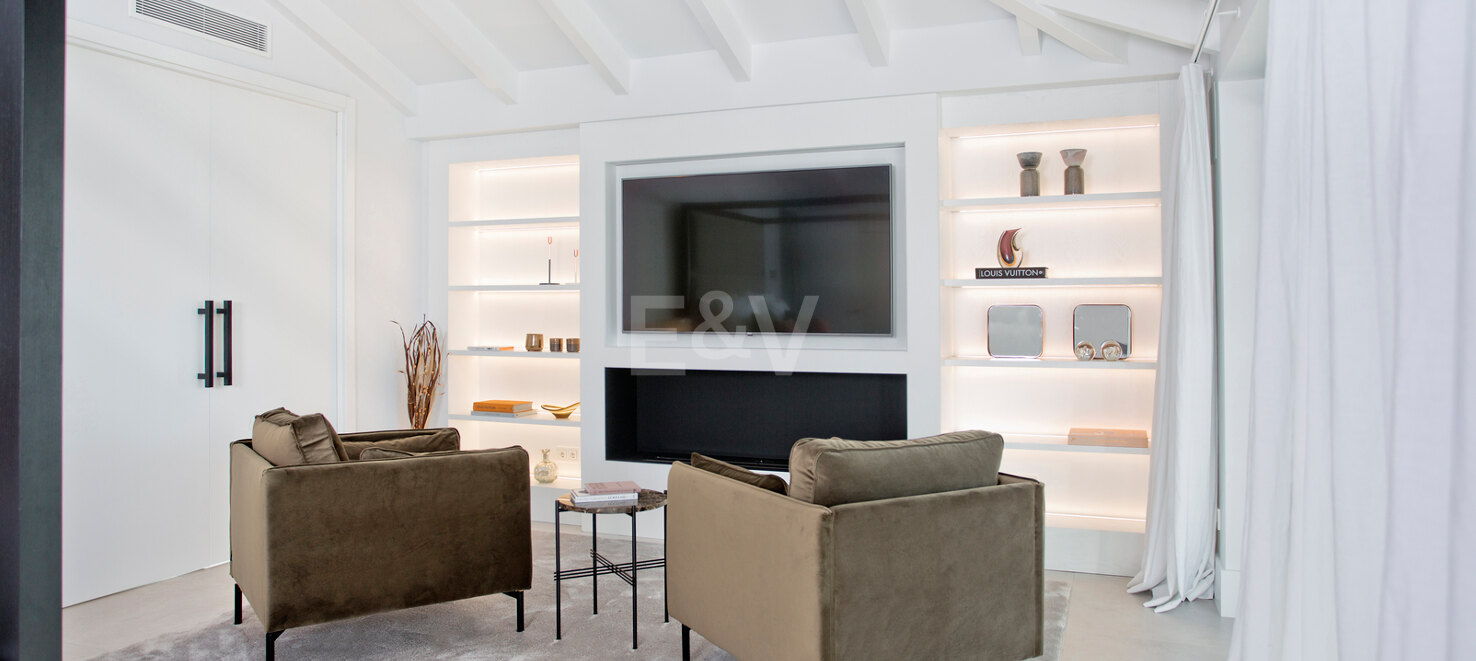 Modern andalusisk villa med havsutsikt i Nueva Andalucia