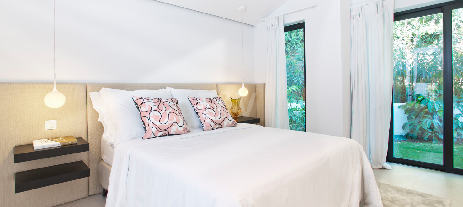 Modern andalusisk villa med havsutsikt i Nueva Andalucia