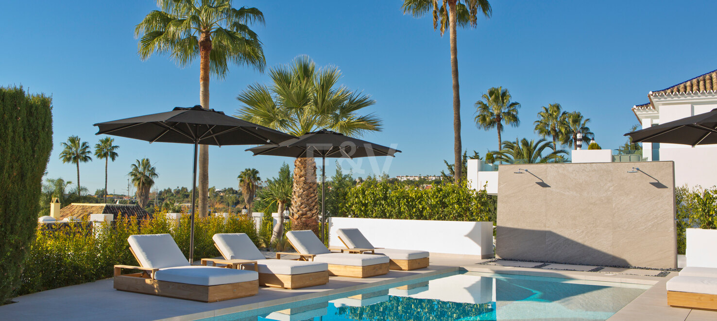 Modern andalusisk villa med havsutsikt i Nueva Andalucia